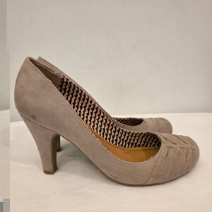 Pink & Pepper Tan Heels Size 9